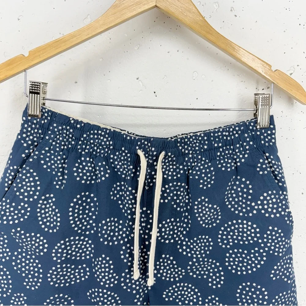 J. Crew men's size Small blue and white paisley lined dock shorts